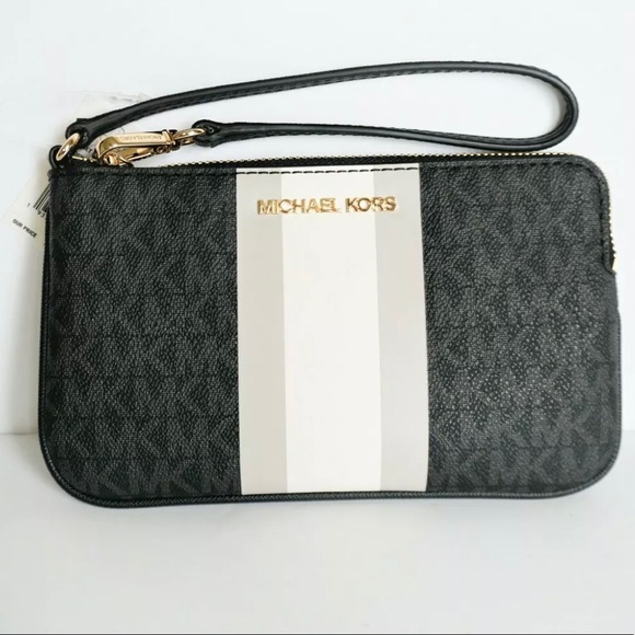 Michael Kors Jet Set Signature Stripe Wristlet. - Picture 2 of 8
